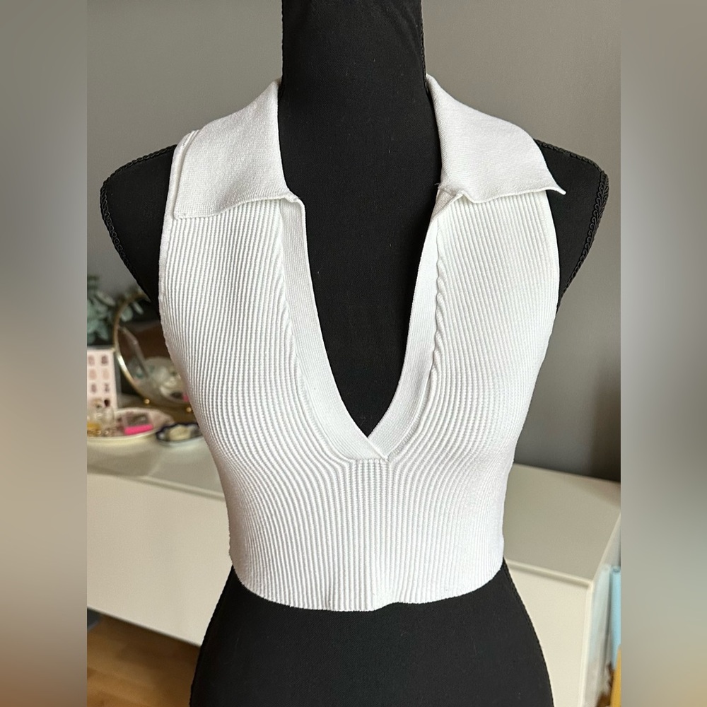 Babaton White Ribbed Knit Sleeveless Polo Crop Top